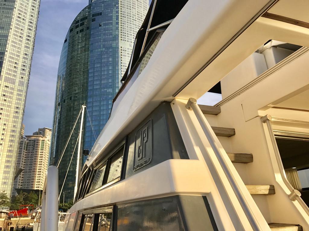 Sea And Yacht Hotel Puszan Kültér fotó